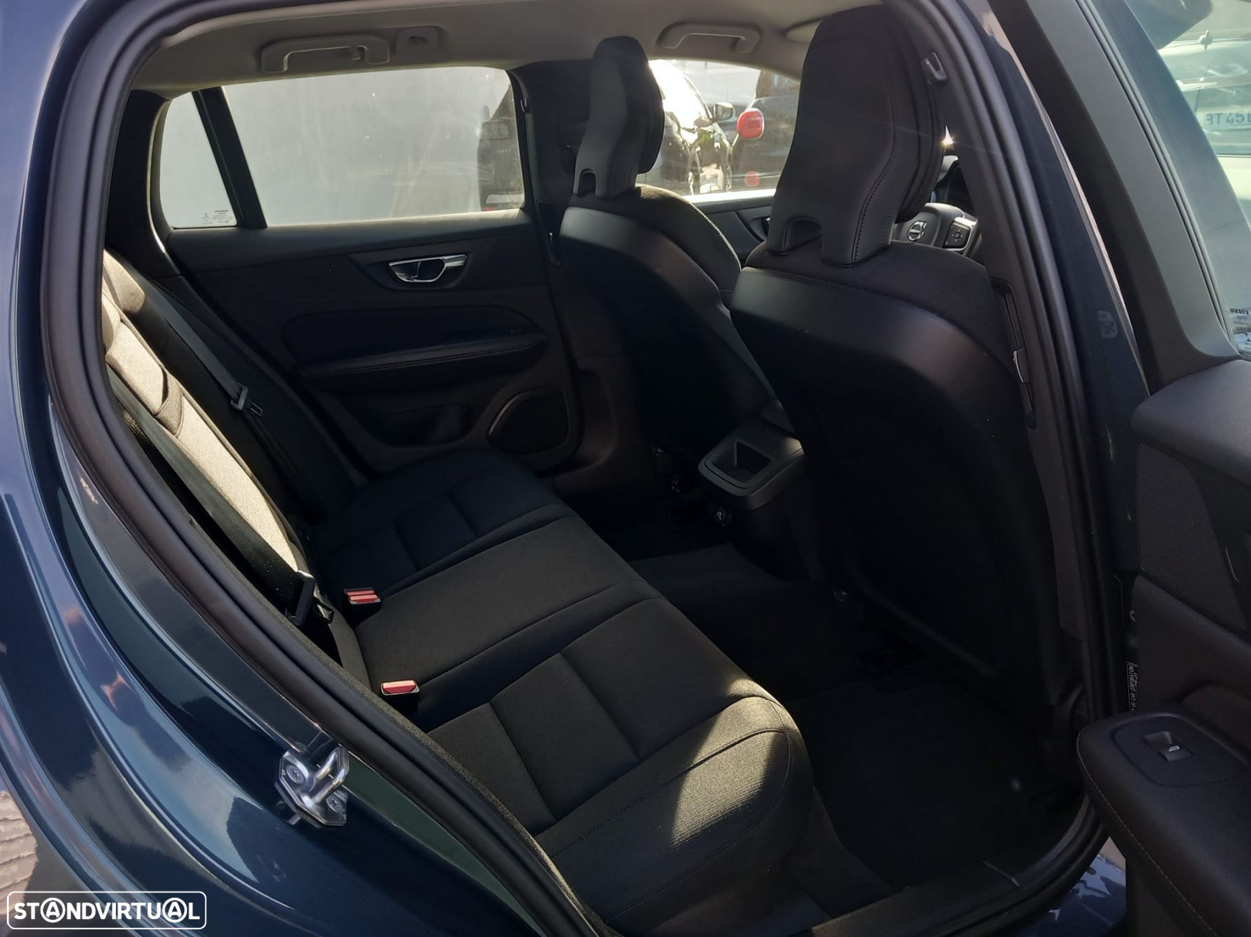 Volvo V60 2.0 D3 Momentum Geartronic - 21