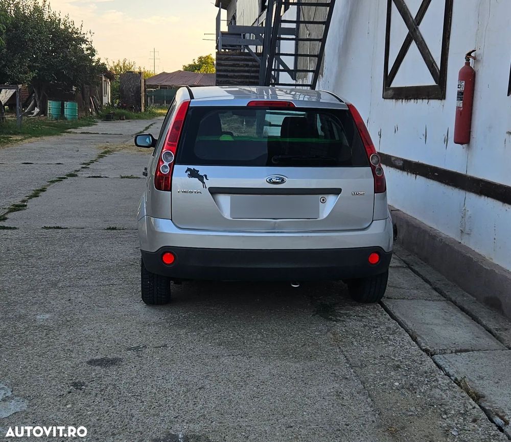 Ford Fiesta 1.4 TDCI Comfort - 4