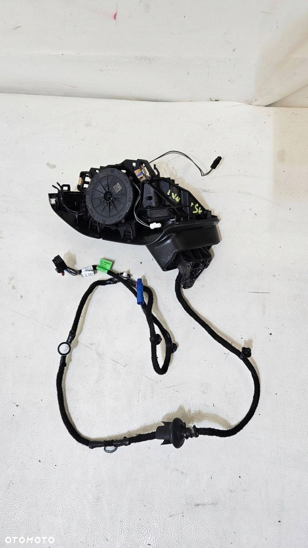 LUSTERKO ELEKTRYCZNE LEWE AUDI A6 C8 15  ANTENA KAMERA 4K1857409S