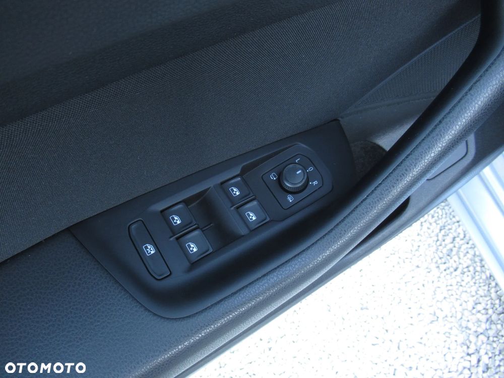 Volkswagen Passat 1.5 TSI EVO Business - 35