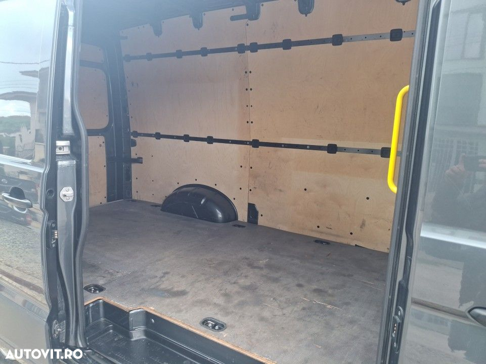 Volkswagen Crafter - 13