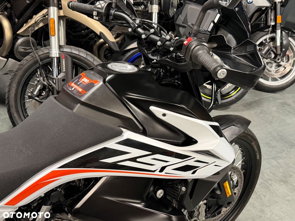 KTM Adventure - 13