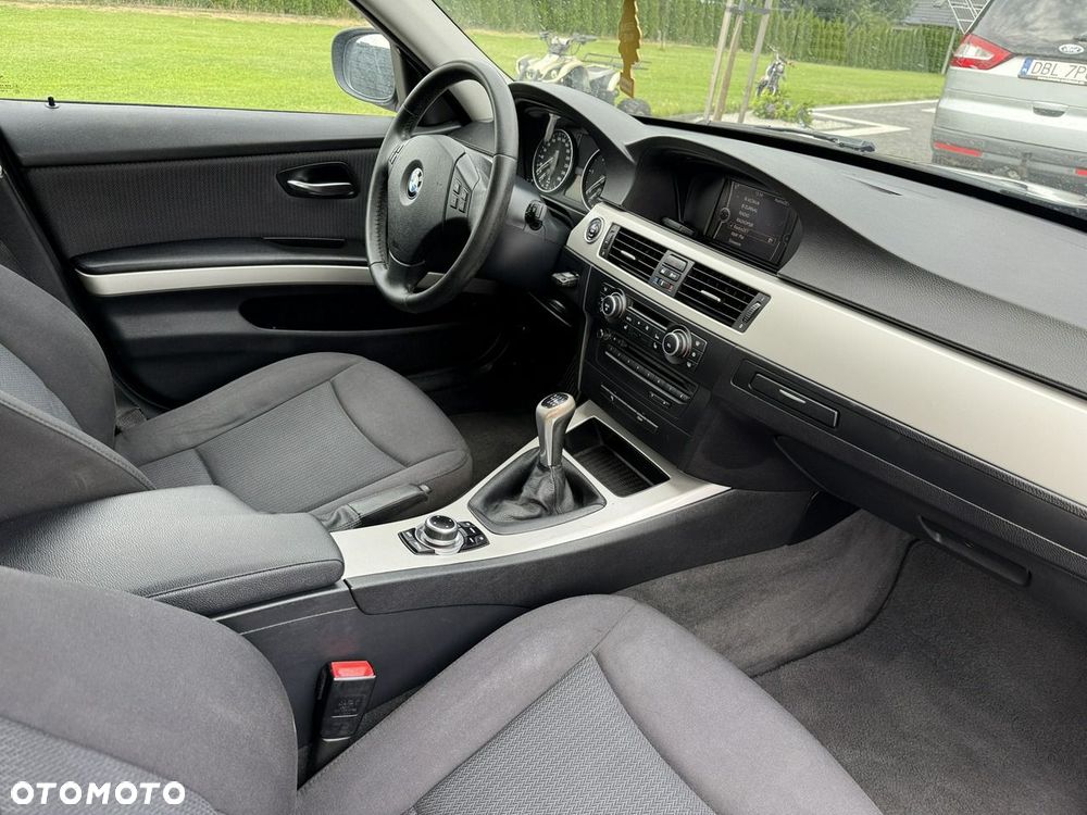 BMW Seria 3 318d DPF Edition Exclusive - 28
