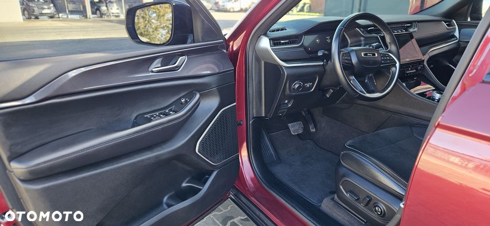 Jeep Grand Cherokee - 26
