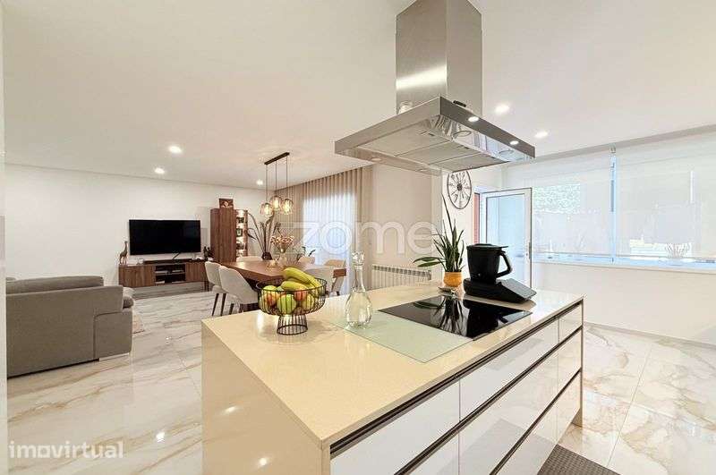 Apartamento T2 com 112 m² | Grande Varanda | Garagem para 2 Carros - Grande imagem: 4/12
