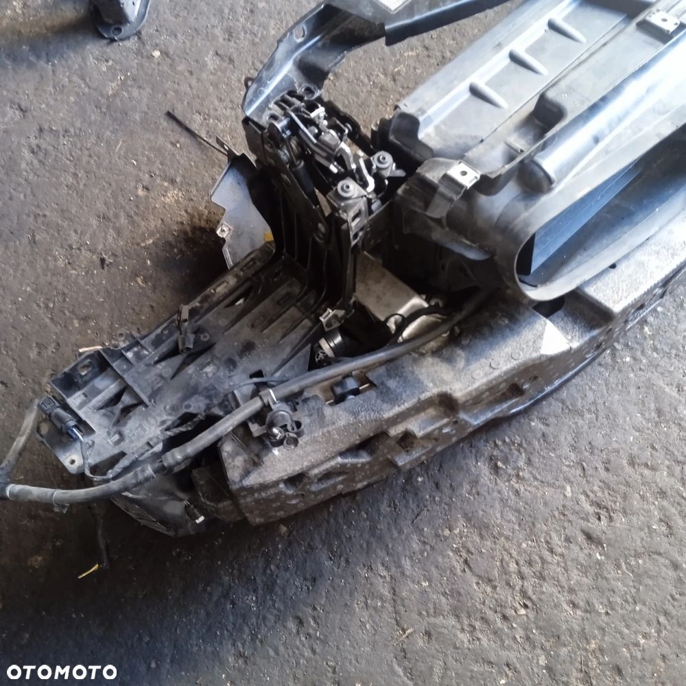 Pas przedni chłodnice BMW F10 F11 3.0I automat - 5