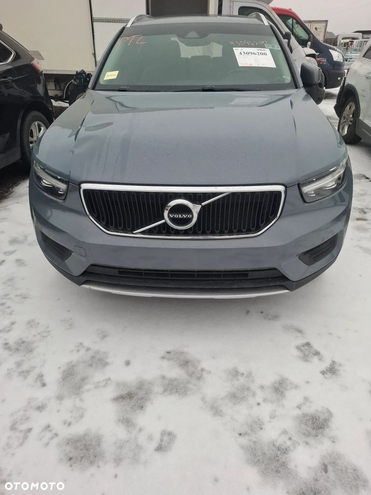 Volvo XC40 Zderzak przód 4 PDC kod lakieru 728 - 1