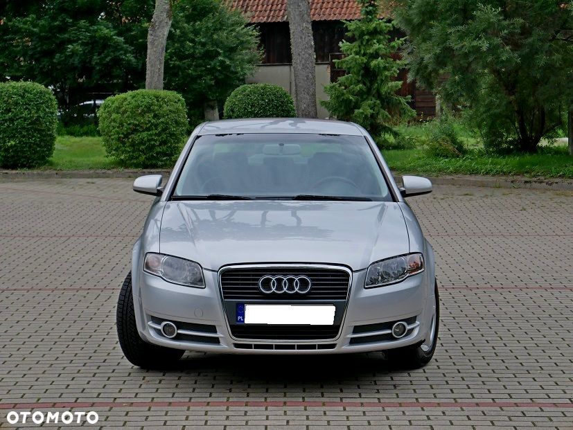 Audi A4 Limousine - 1