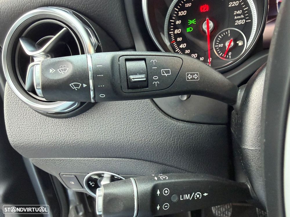 Mercedes-Benz GLA 180 CDI Urban - 28