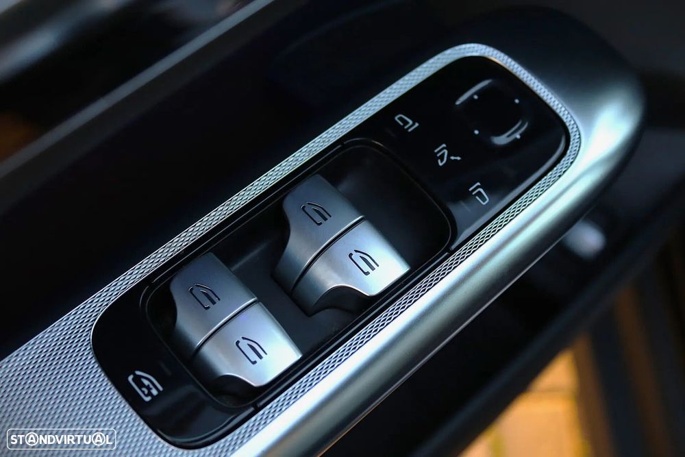Mercedes-Benz GLC 300 e 4Matic 9G-TRONIC Avantgarde Advanced - 24