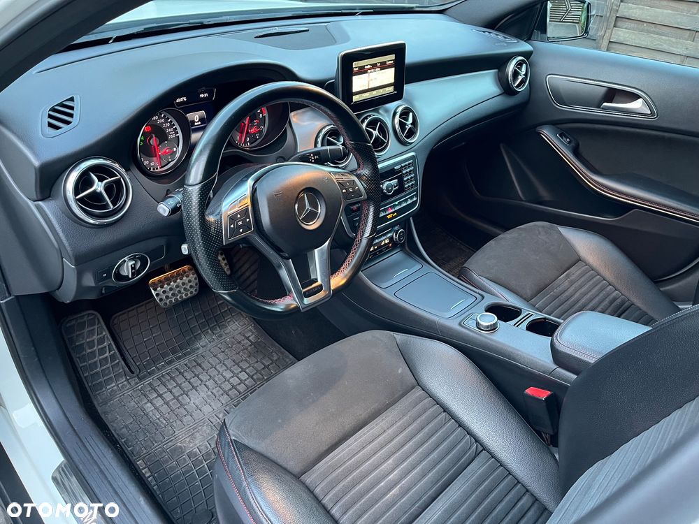 Mercedes-Benz GLA 250 7G-DCT - 14