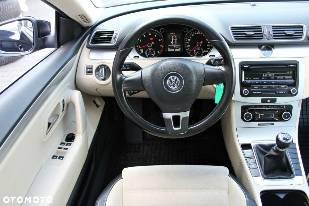 Volkswagen Passat CC - 11