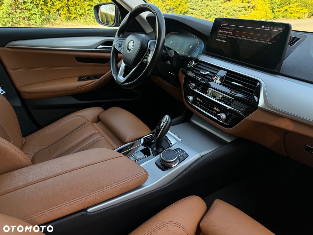 BMW Seria 5 520i Sport Line - 6