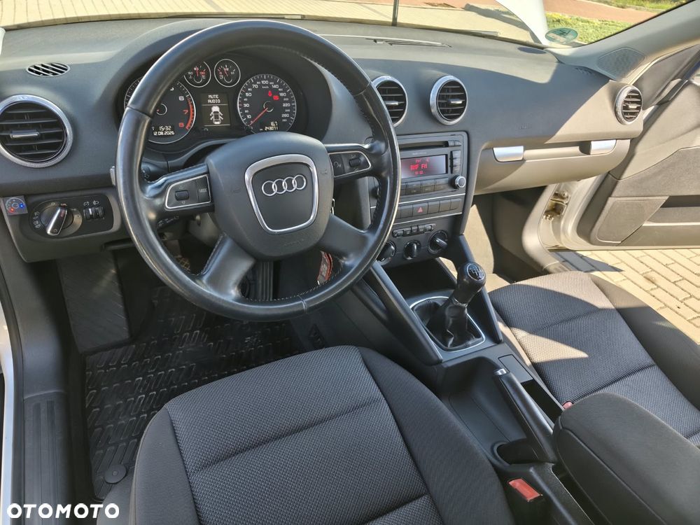 Audi A3 Sportback 1.6 Ambiente - 9