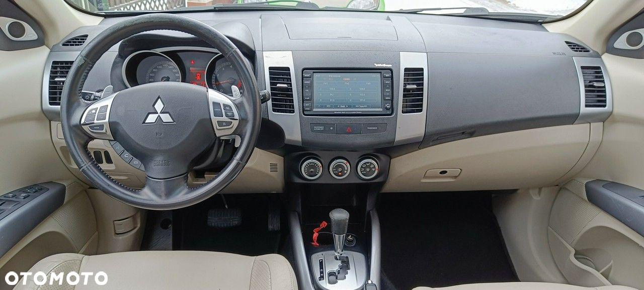 Mitsubishi Outlander 2.4 4WD CVT Instyle - 21