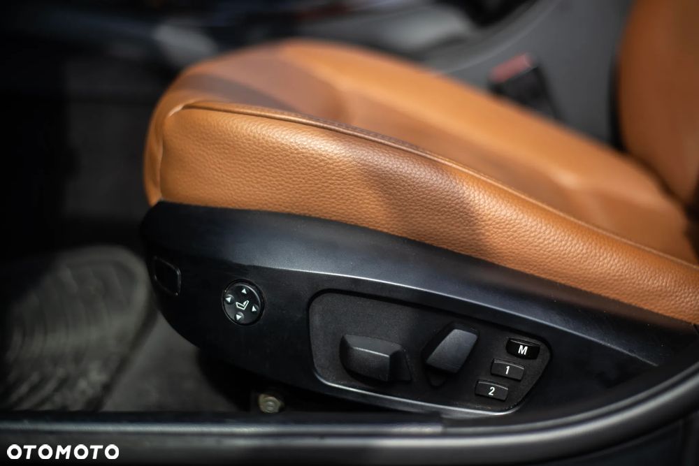 BMW Seria 3 335i xDrive - 14