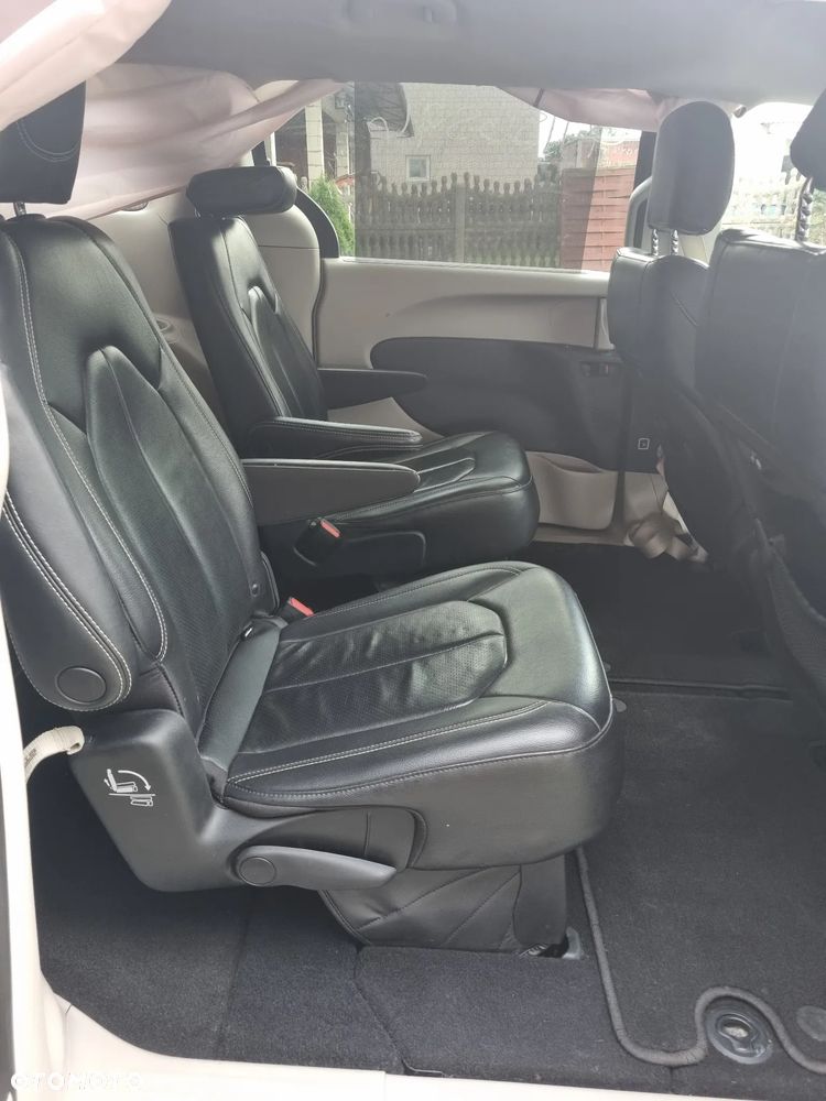 Chrysler Pacifica - 28