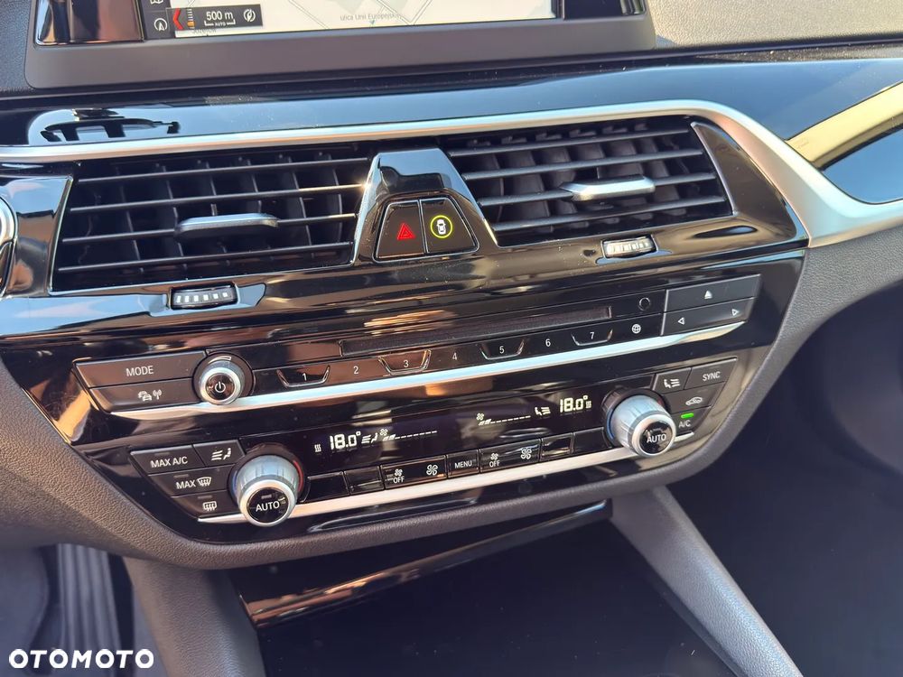 BMW Seria 5 520d Sport Line - 11