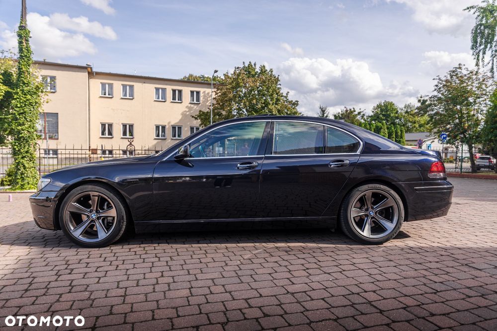 BMW Seria 7 750i - 7