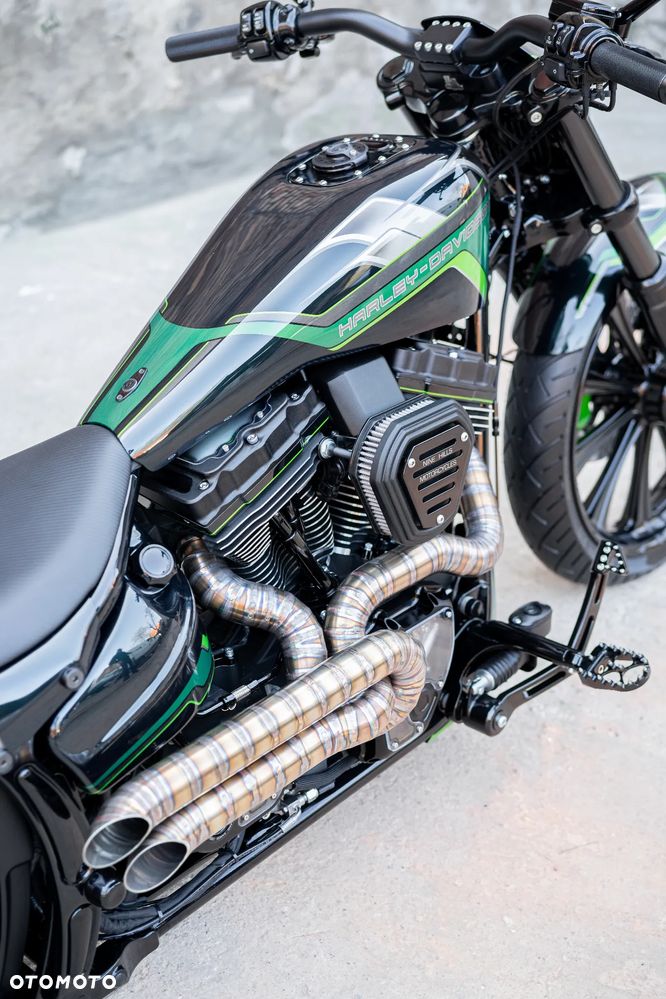 Harley-Davidson Softail Breakout - 17