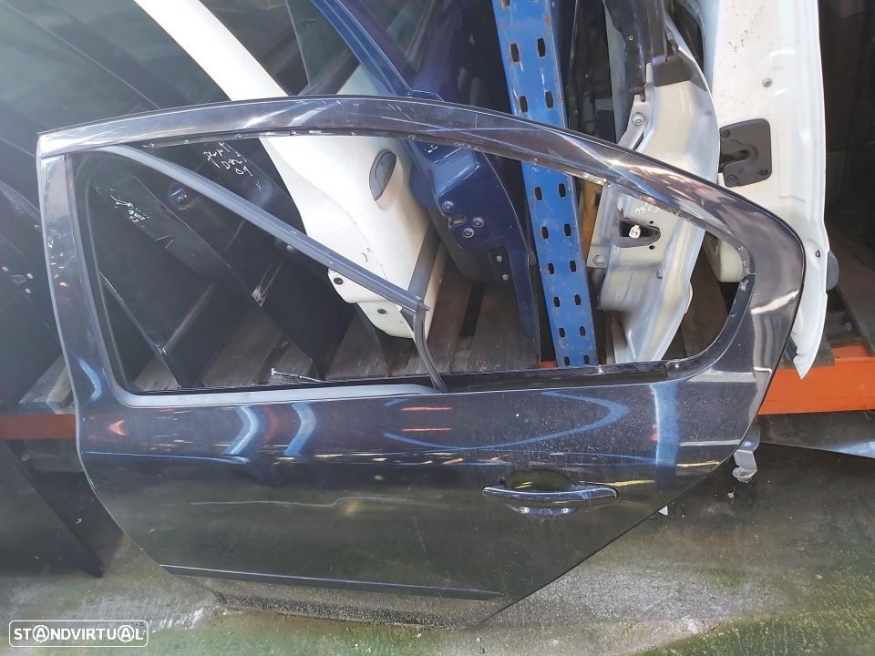 Porta Tras Esquerda Skoda Octavia 2010 5P - 1