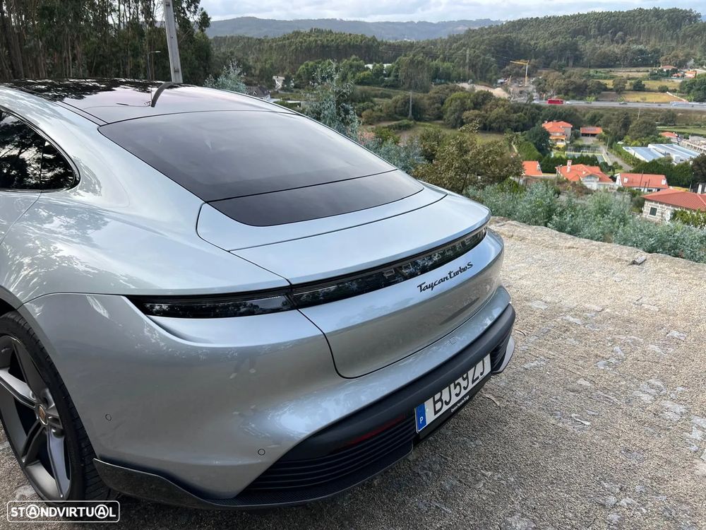 Porsche Taycan Turbo S - 8