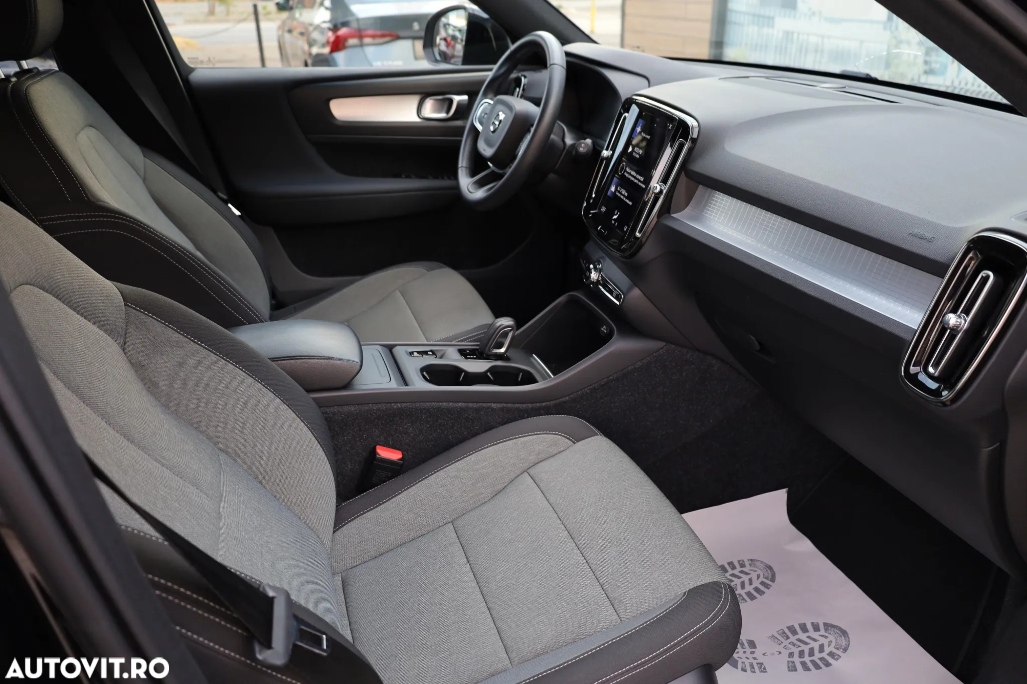 Volvo XC 40 T2 AT8 Momentum - 12