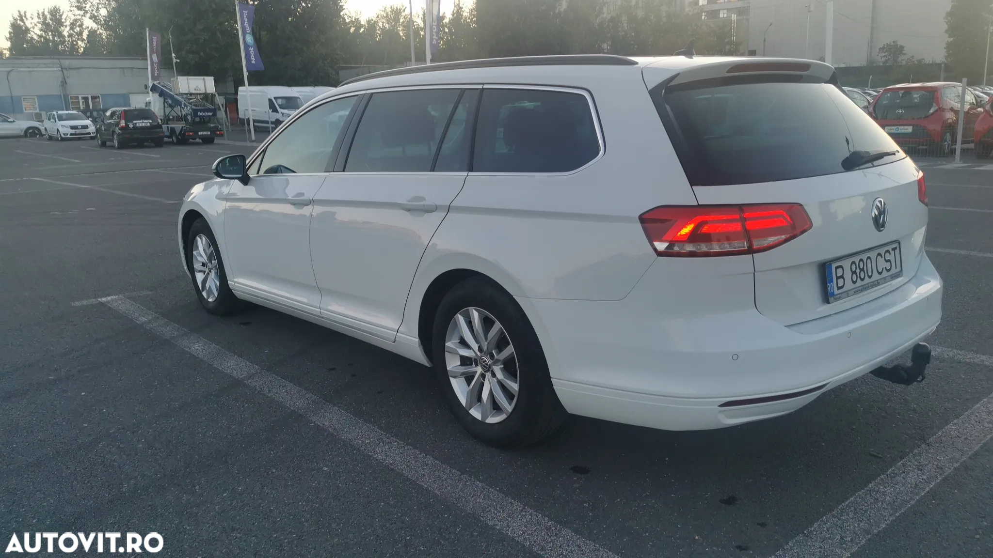 Volkswagen Passat Variant 2.0 TDI DSG (BlueMotion Technology) Trendline - 4