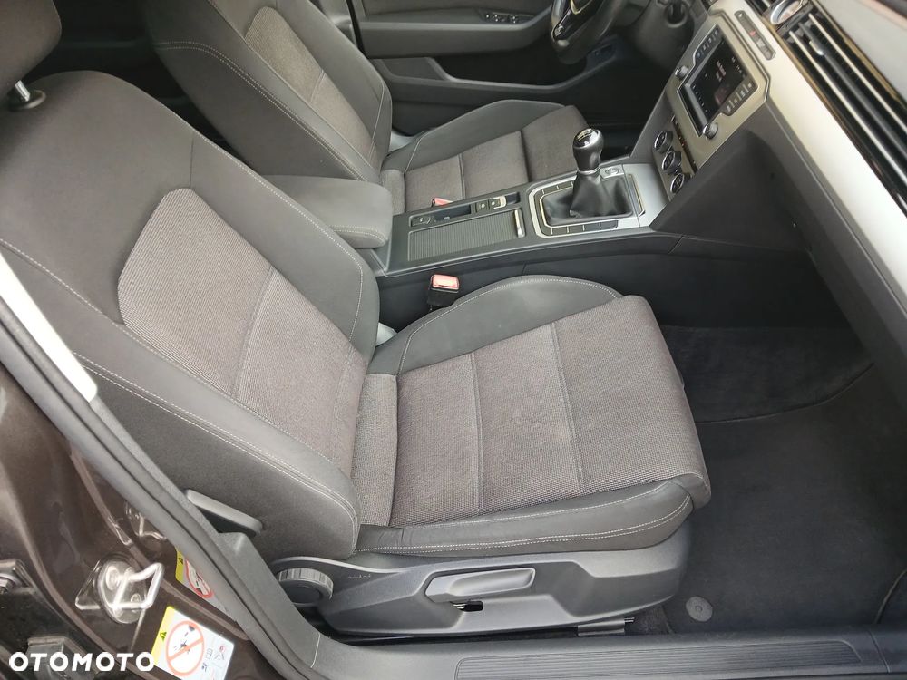 Volkswagen Passat 2.0 TDI BMT Comfortline - 23