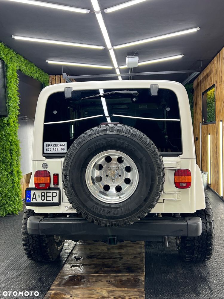 Jeep Wrangler - 5