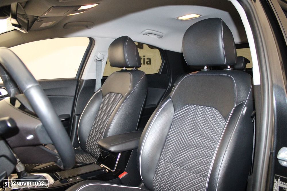 Kia XCeed 1.6 GDi PHEV Drive — fotografia 37