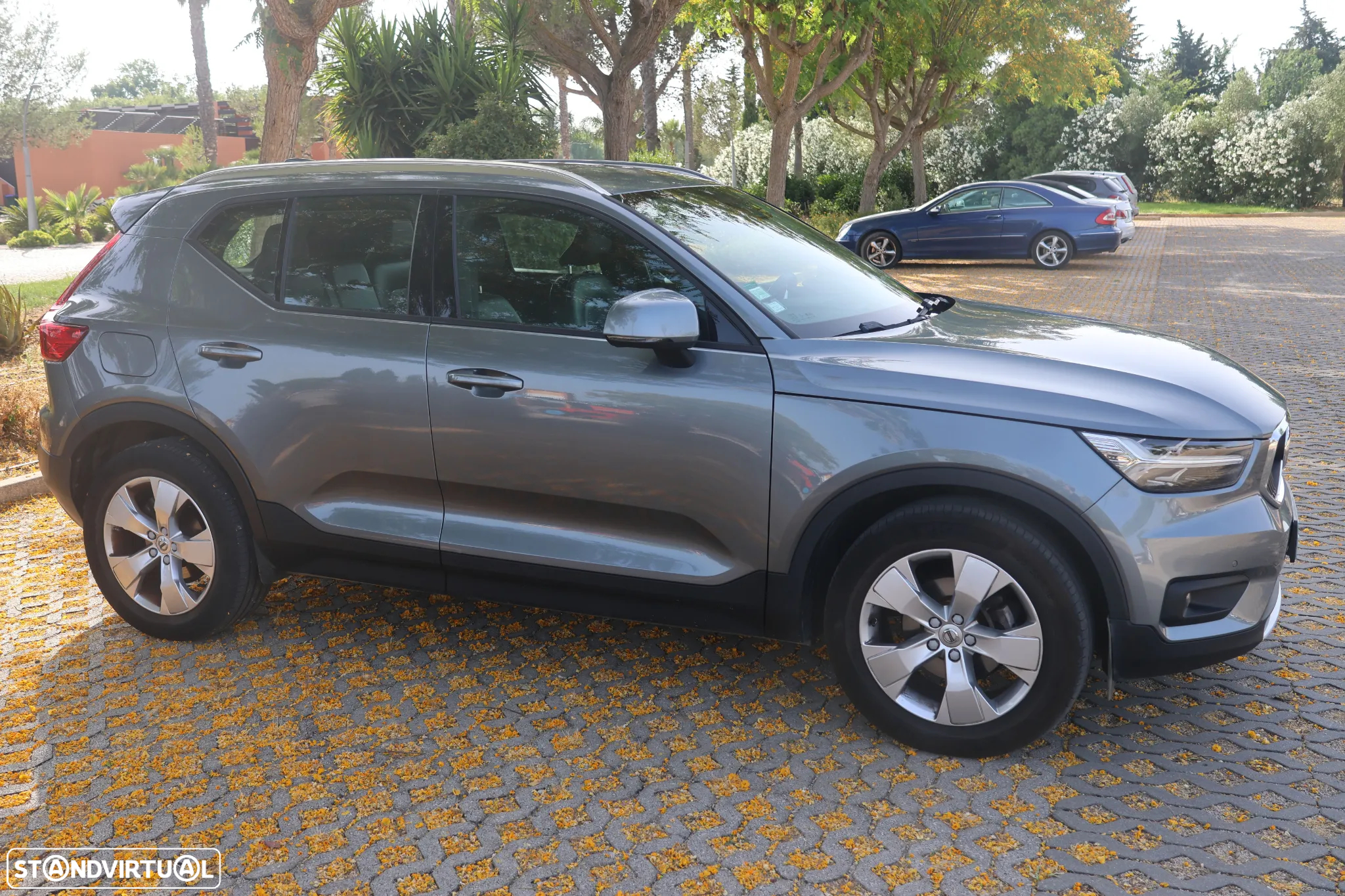 Volvo XC 40 2.0 D3 Momentum Geartronic - 4