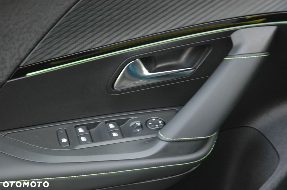 Peugeot 2008 PureTech mHEV GT e-DCS6 - 11