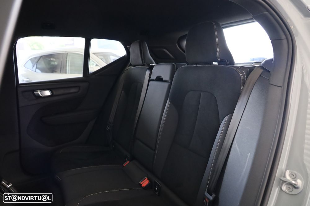 Volvo XC 40 2.0 B3 Plus Dark - 12