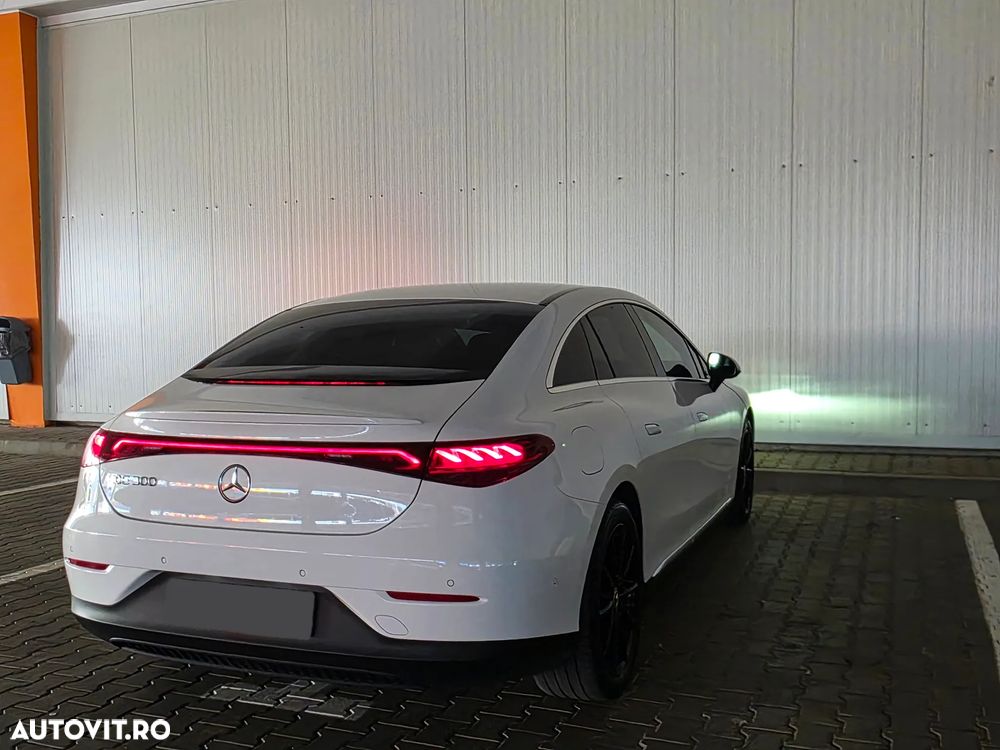 Mercedes-Benz EQE 300 - 5