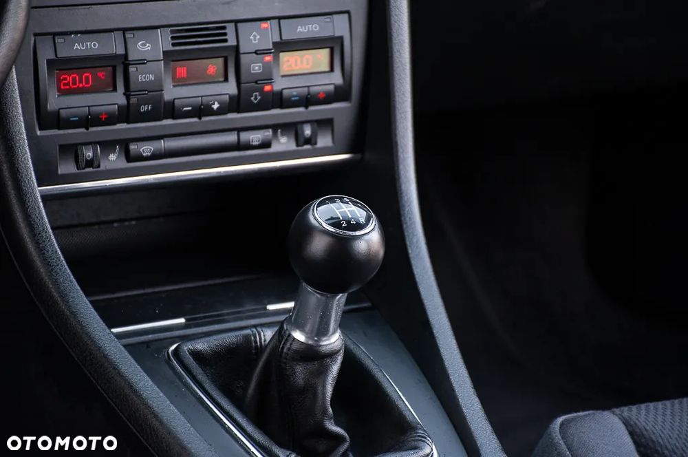 Audi A4 Avant 2.4 - 35