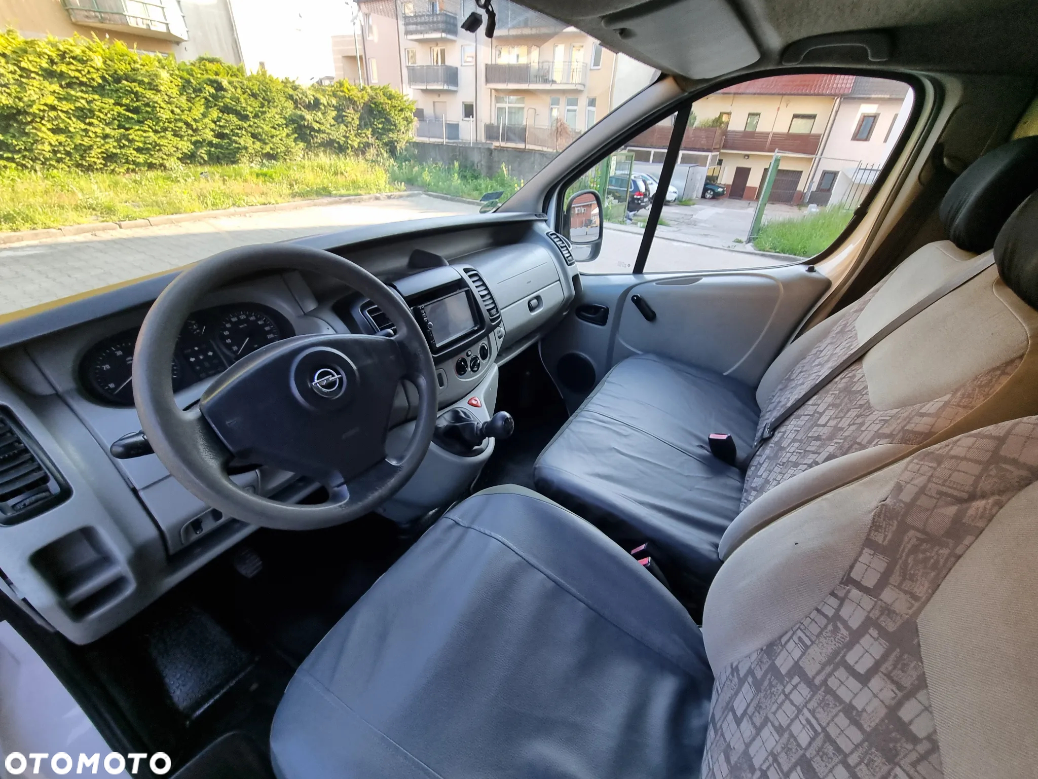 Opel Vivaro - 11