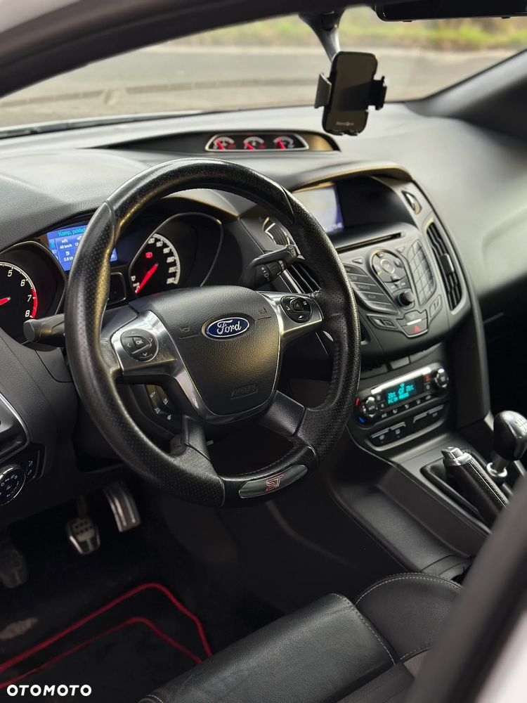 Ford Focus ST - 8