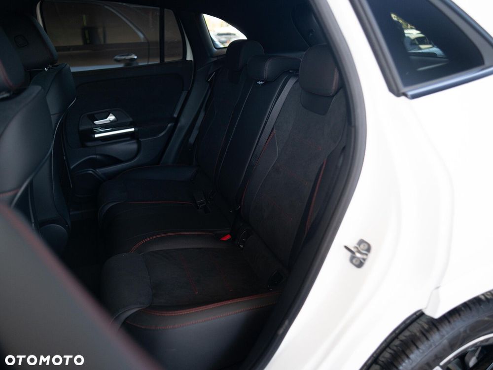 Mercedes-Benz GLA - 10