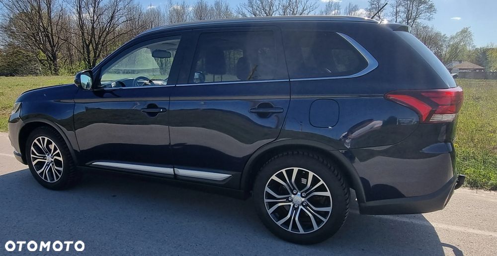 Mitsubishi Outlander 2.0 Intense + Navi 4WD CVT - 23