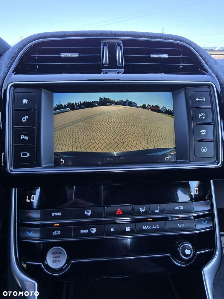 Jaguar XE - 35