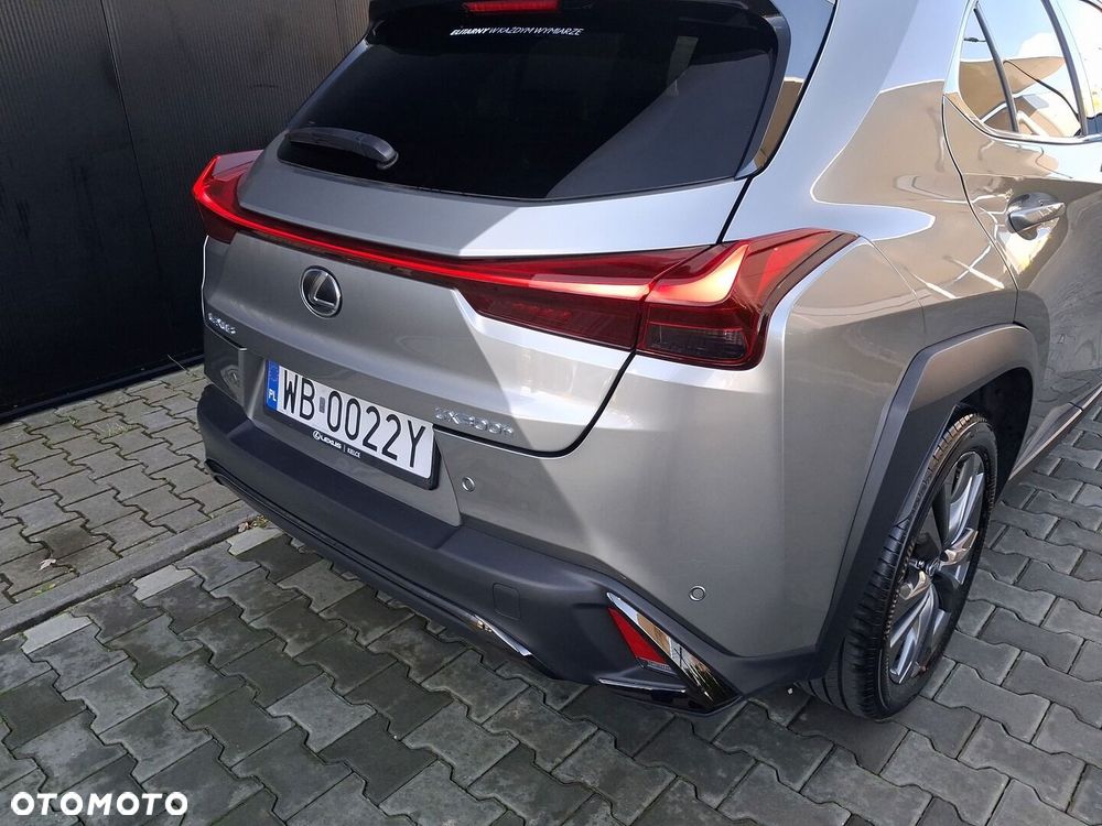 Lexus UX 300h F Sport Design - 28