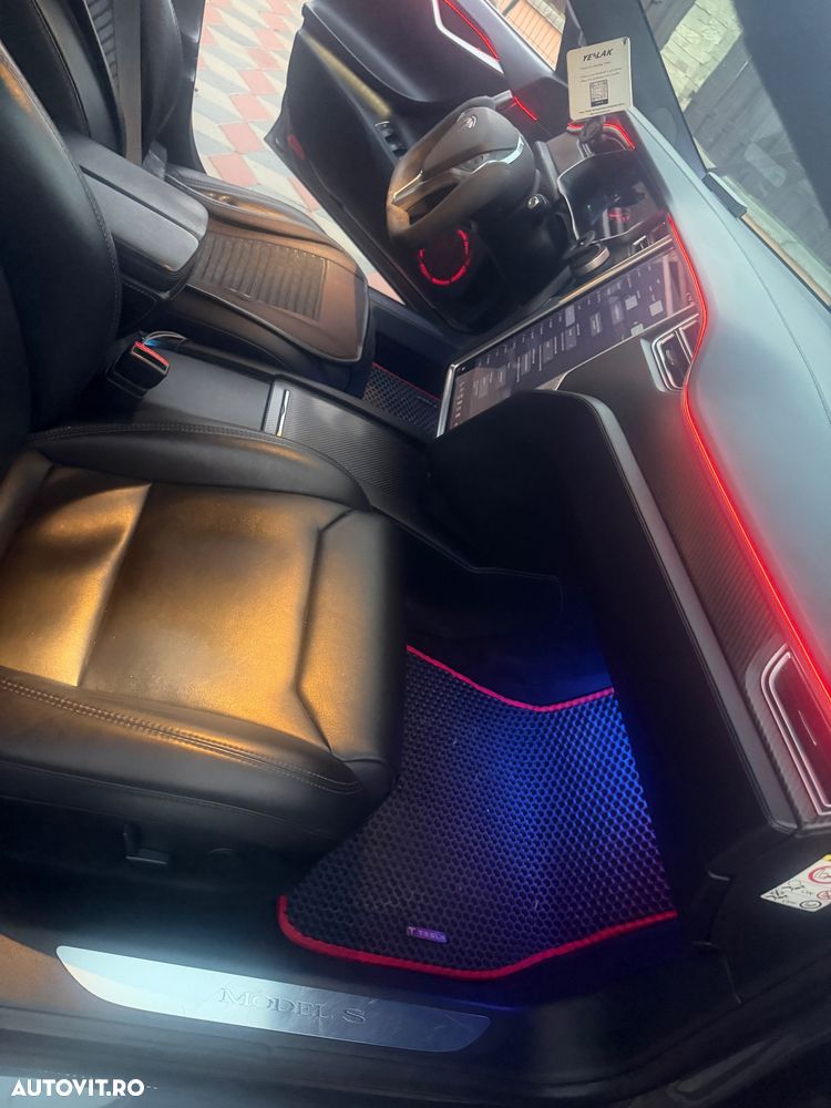 Tesla Model S - 10