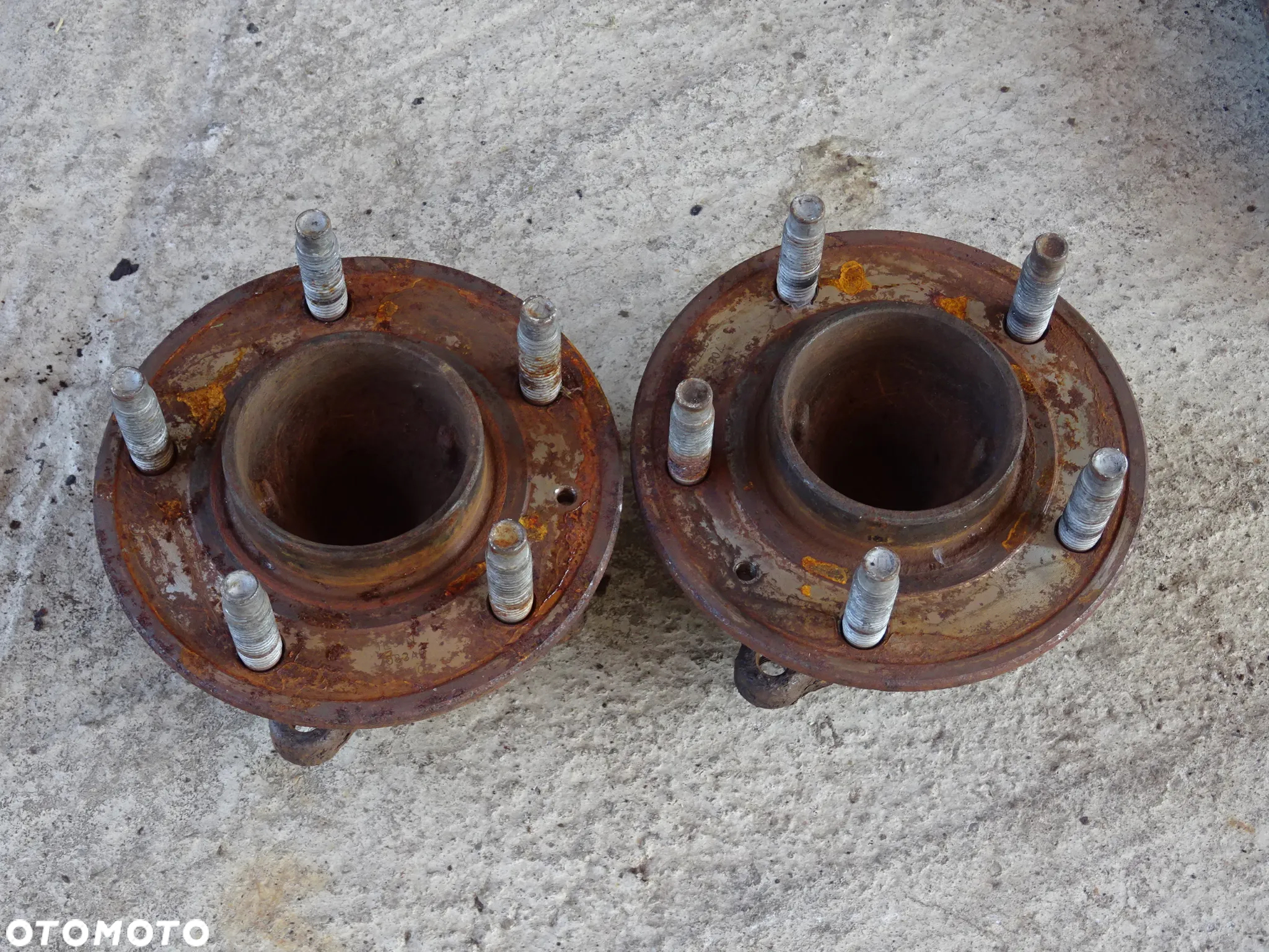 PIASTA TYLNA PRAWY LEWY TYŁ OPEL ZAFIRA C TOURER ASTRA J ORLANDO 5x115 - 4
