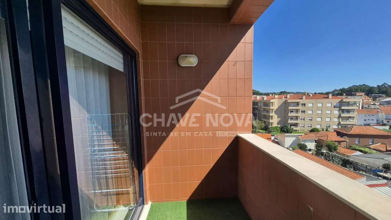 Apartamento T2 com Varanda, Suite, Garagem e Arrumo - Grande imagem: 5/18