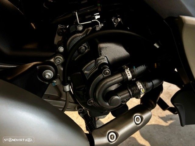 Piaggio Beverly 300 HPE - 12