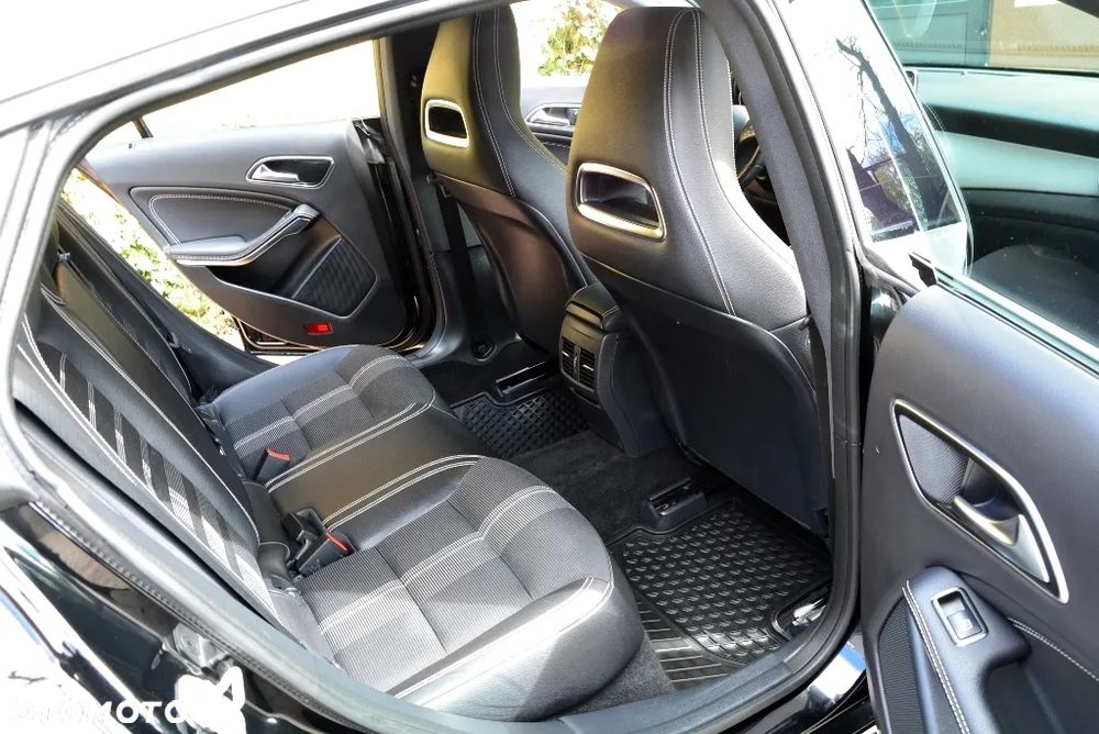 Mercedes-Benz CLA 200 Urban - 24