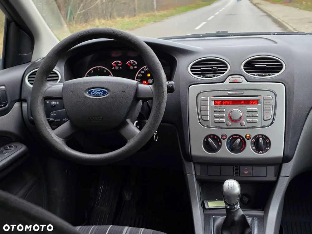 Ford Focus 1.6 Trend - 26