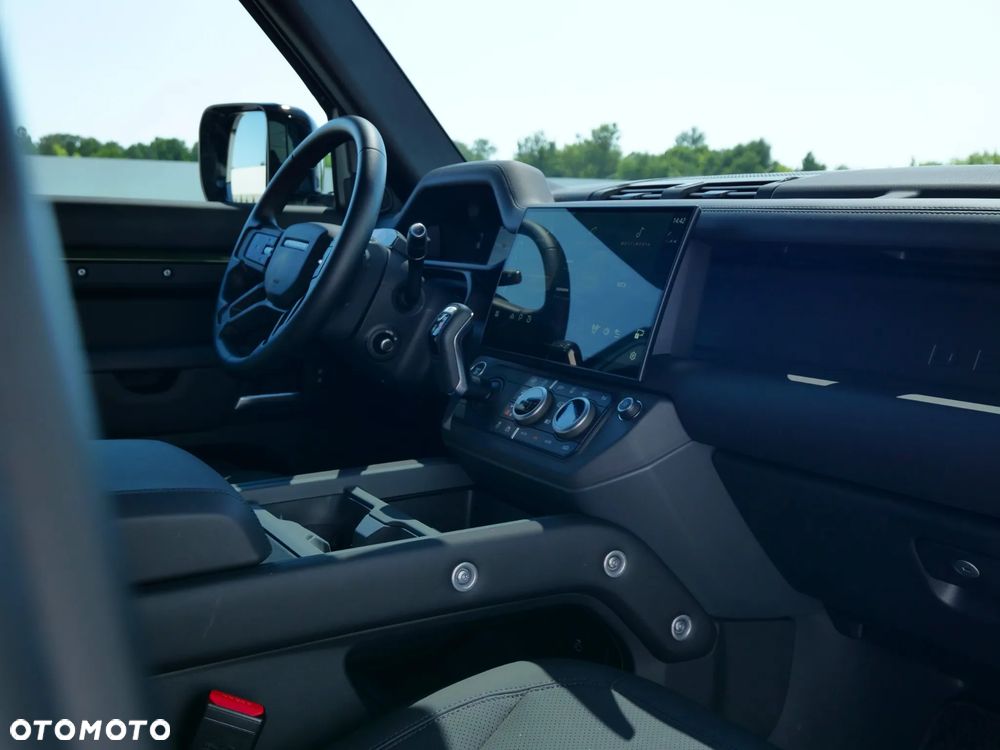 Land Rover Defender - 10