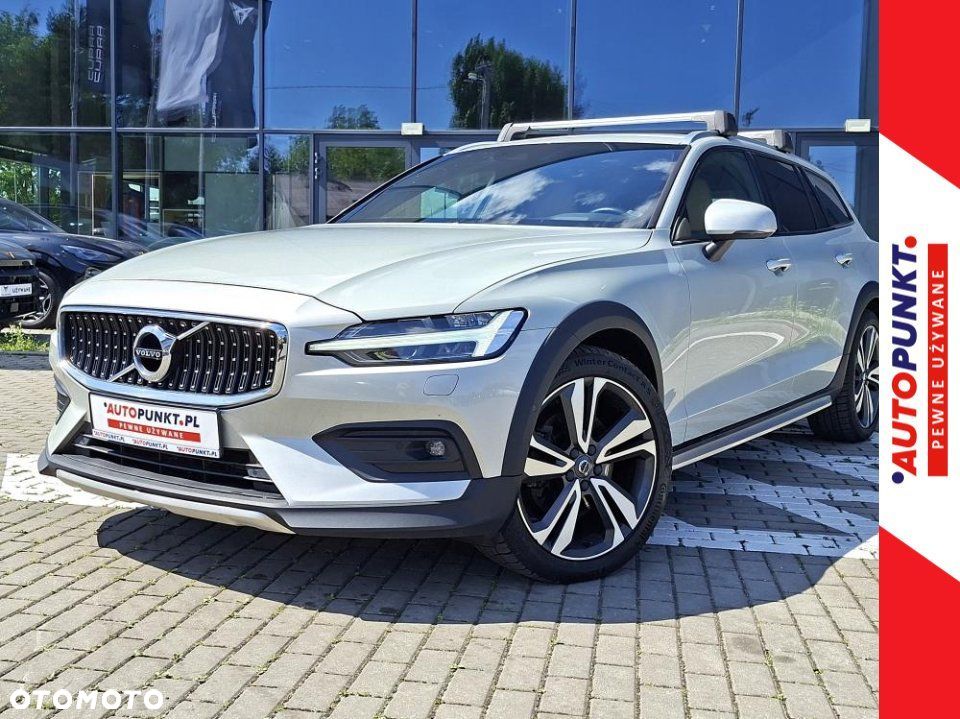 Volvo V60 Cross Country - 1